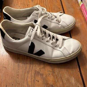 Veja esplar sneakers black and white size 9 or 40